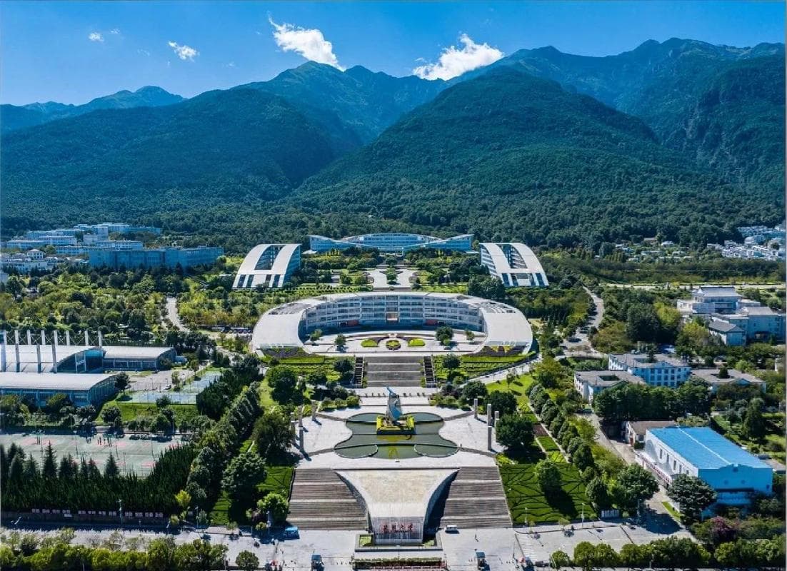 大理大学校园图
